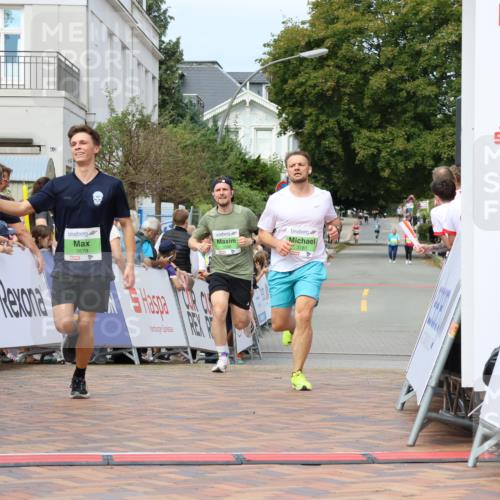 31.08.2025 - 21. Blankeneser Heldenlauf Strokosch-Dieckow http://msf.ph/oto/8669392 31.08.2025 10:55:24 Ziel 3579, 3590, 3181 meine-sportfotos.de