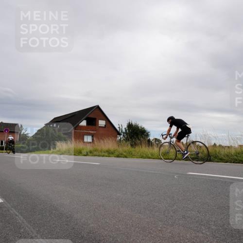 31.08.2025 - Elbe Triathlon Hamburg Michael Burmester http://msf.ph/oto/8669482 31.08.2025 14:19:36 Radfahren 123, 127 meine-sportfotos.de