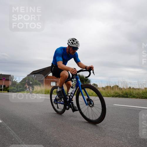 31.08.2025 - Elbe Triathlon Hamburg Michael Burmester http://msf.ph/oto/8669485 31.08.2025 14:19:37 Radfahren 123, 127 meine-sportfotos.de