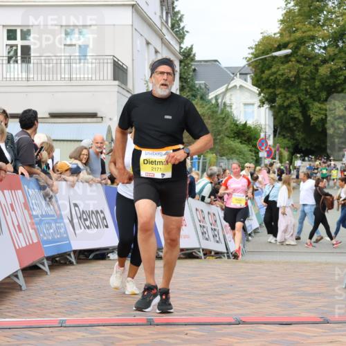 31.08.2025 - 21. Blankeneser Heldenlauf Strokosch-Dieckow http://msf.ph/oto/8669920 31.08.2025 10:34:07 Ziel 2378, 2563, 2724, 2120, 2171 meine-sportfotos.de