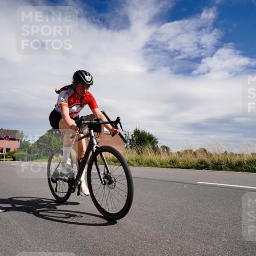 31.08.2025 - Elbe Triathlon Hamburg Michael Burmester http://msf.ph/oto/8669953 31.08.2025 14:54:38 Radfahren  meine-sportfotos.de