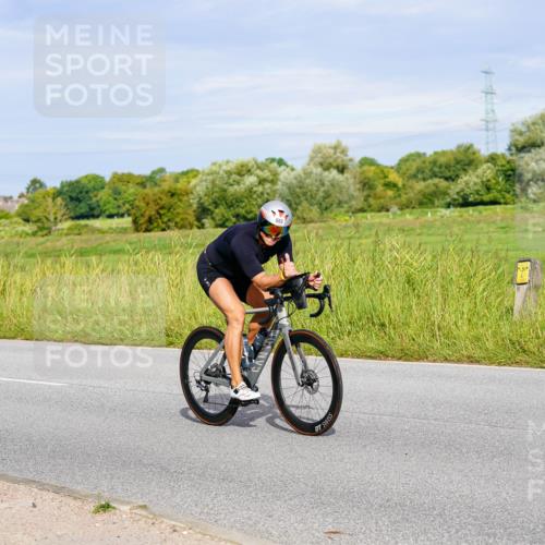 31.08.2025 - Elbe Triathlon Hamburg Michael Burmester http://msf.ph/oto/8670035 31.08.2025 09:57:24 Radfahren 490, 648, 665, 722, 813, 851, 887 meine-sportfotos.de