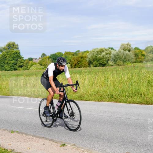 31.08.2025 - Elbe Triathlon Hamburg Michael Burmester http://msf.ph/oto/8670038 31.08.2025 09:57:25 Radfahren 490, 648, 665, 722, 813 meine-sportfotos.de