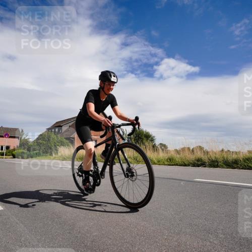 31.08.2025 - Elbe Triathlon Hamburg Michael Burmester http://msf.ph/oto/8670047 31.08.2025 14:59:18 Radfahren  meine-sportfotos.de