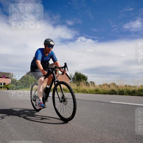 31.08.2025 - Elbe Triathlon Hamburg Michael Burmester http://msf.ph/oto/8670083 31.08.2025 15:02:06 Radfahren  meine-sportfotos.de