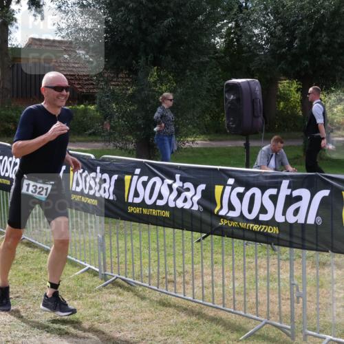 31.08.2025 - Elbe Triathlon Hamburg Luisa Fischer http://msf.ph/oto/8670179 31.08.2025 11:38:45 Laufen 1321 meine-sportfotos.de