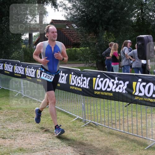 31.08.2025 - Elbe Triathlon Hamburg Luisa Fischer http://msf.ph/oto/8670341 31.08.2025 11:41:26 Laufen 868, 1252 meine-sportfotos.de