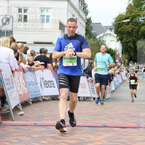 31.08.2025 - 21. Blankeneser Heldenlauf Strokosch-Dieckow http://msf.ph/oto/8670375 31.08.2025 10:54:23 Ziel 3488, 3538, 3041, 3632 meine-sportfotos.de