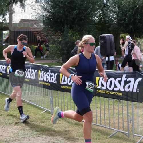 31.08.2025 - Elbe Triathlon Hamburg Luisa Fischer http://msf.ph/oto/8670386 31.08.2025 11:42:27 Laufen 880, 825 meine-sportfotos.de