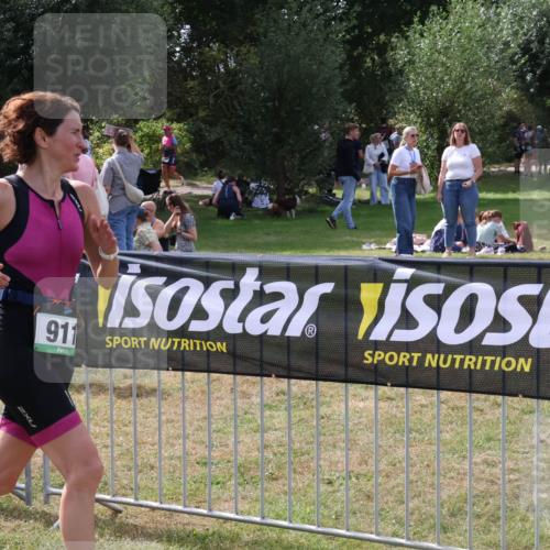31.08.2025 - Elbe Triathlon Hamburg Luisa Fischer http://msf.ph/oto/8670406 31.08.2025 11:42:49 Laufen 911 meine-sportfotos.de
