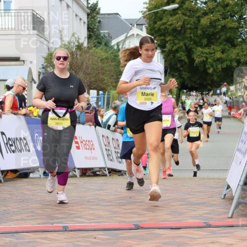 31.08.2025 - 21. Blankeneser Heldenlauf Strokosch-Dieckow http://msf.ph/oto/8670414 31.08.2025 10:33:25 Ziel 2011, 2044, 2126, 2640, 2639, 2220, 2221 meine-sportfotos.de