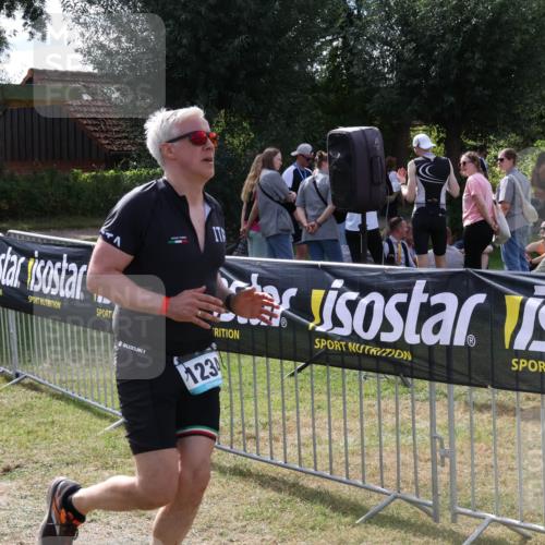 31.08.2025 - Elbe Triathlon Hamburg Luisa Fischer http://msf.ph/oto/8670416 31.08.2025 11:43:03 Laufen 123 meine-sportfotos.de