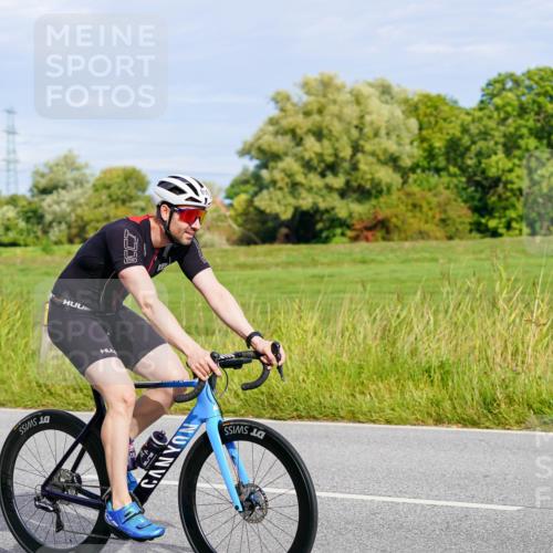 31.08.2025 - Elbe Triathlon Hamburg Michael Burmester http://msf.ph/oto/8670422 31.08.2025 09:59:37 Radfahren 438, 489, 607, 610, 617, 622, 681, 864 meine-sportfotos.de