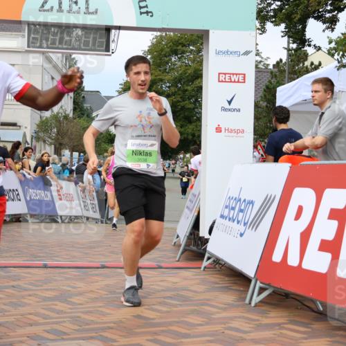 31.08.2025 - 21. Blankeneser Heldenlauf Strokosch-Dieckow http://msf.ph/oto/8670496 31.08.2025 10:54:16 Ziel 3506, 3538, 3632 meine-sportfotos.de
