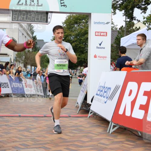 31.08.2025 - 21. Blankeneser Heldenlauf Strokosch-Dieckow http://msf.ph/oto/8670508 31.08.2025 10:54:16 Ziel 3506, 3538, 3632 meine-sportfotos.de