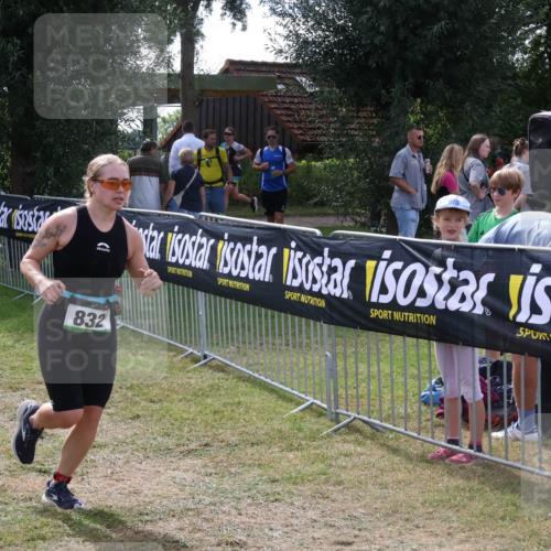 31.08.2025 - Elbe Triathlon Hamburg Luisa Fischer http://msf.ph/oto/8670510 31.08.2025 11:44:36 Laufen 832 meine-sportfotos.de