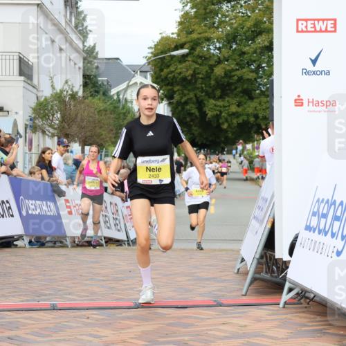 31.08.2025 - 21. Blankeneser Heldenlauf Strokosch-Dieckow http://msf.ph/oto/8670549 31.08.2025 10:33:12 Ziel 2304, 2433, 2388, 2430, 2658 meine-sportfotos.de
