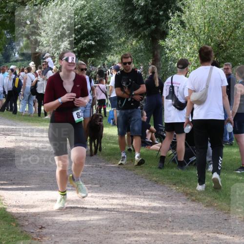 31.08.2025 - Elbe Triathlon Hamburg Luisa Fischer http://msf.ph/oto/8670615 31.08.2025 11:49:27 Laufen 1421, 827 meine-sportfotos.de