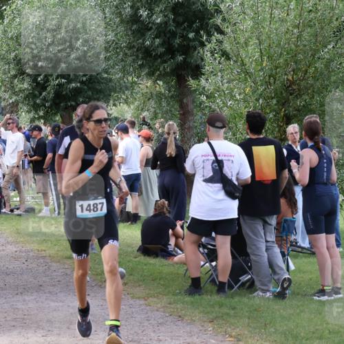 31.08.2025 - Elbe Triathlon Hamburg Luisa Fischer http://msf.ph/oto/8670639 31.08.2025 11:50:22 Laufen 64, 1487 meine-sportfotos.de