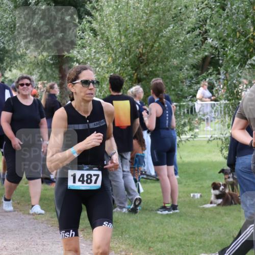 31.08.2025 - Elbe Triathlon Hamburg Luisa Fischer http://msf.ph/oto/8670645 31.08.2025 11:50:23 Laufen 1487 meine-sportfotos.de