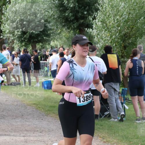 31.08.2025 - Elbe Triathlon Hamburg Luisa Fischer http://msf.ph/oto/8670681 31.08.2025 11:51:31 Laufen 1389 meine-sportfotos.de