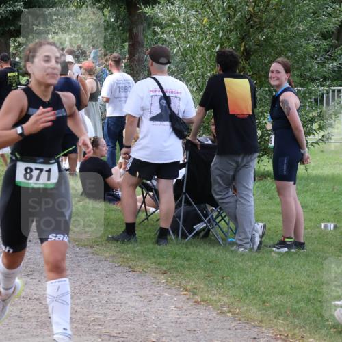 31.08.2025 - Elbe Triathlon Hamburg Luisa Fischer http://msf.ph/oto/8670696 31.08.2025 11:52:01 Laufen 1980, 871 meine-sportfotos.de