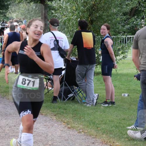 31.08.2025 - Elbe Triathlon Hamburg Luisa Fischer http://msf.ph/oto/8670698 31.08.2025 11:52:01 Laufen 871, 16 meine-sportfotos.de
