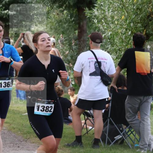 31.08.2025 - Elbe Triathlon Hamburg Luisa Fischer http://msf.ph/oto/8670708 31.08.2025 11:52:32 Laufen 1365, 1382 meine-sportfotos.de