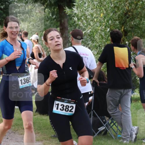 31.08.2025 - Elbe Triathlon Hamburg Luisa Fischer http://msf.ph/oto/8670710 31.08.2025 11:52:32 Laufen 1365, 1382 meine-sportfotos.de