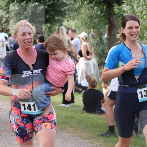 31.08.2025 - Elbe Triathlon Hamburg Luisa Fischer http://msf.ph/oto/8670713 31.08.2025 11:52:33 Laufen 141, 13 meine-sportfotos.de