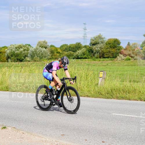 31.08.2025 - Elbe Triathlon Hamburg Michael Burmester http://msf.ph/oto/8670714 31.08.2025 10:00:46 Radfahren 420, 461, 564, 635, 707, 731, 868, 869, 896, 906 meine-sportfotos.de