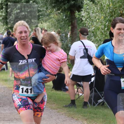 31.08.2025 - Elbe Triathlon Hamburg Luisa Fischer http://msf.ph/oto/8670715 31.08.2025 11:52:33 Laufen 141, 1365 meine-sportfotos.de