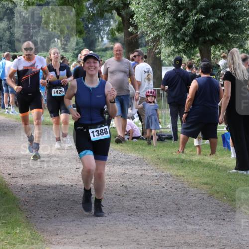 31.08.2025 - Elbe Triathlon Hamburg Luisa Fischer http://msf.ph/oto/8670722 31.08.2025 11:53:01 Laufen 1425, 1388 meine-sportfotos.de