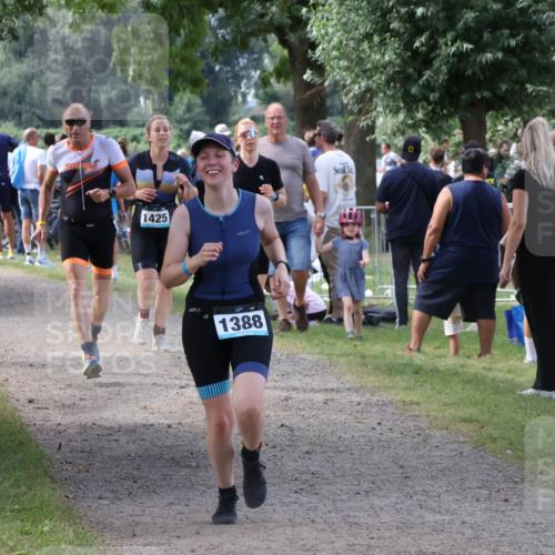31.08.2025 - Elbe Triathlon Hamburg Luisa Fischer http://msf.ph/oto/8670723 31.08.2025 11:53:01 Laufen 1425, 1388 meine-sportfotos.de