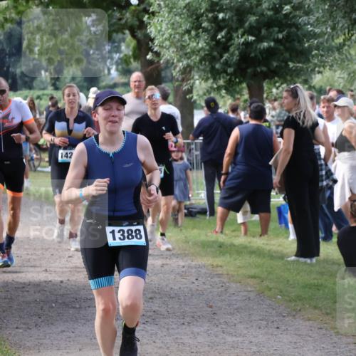 31.08.2025 - Elbe Triathlon Hamburg Luisa Fischer http://msf.ph/oto/8670726 31.08.2025 11:53:02 Laufen 142, 1388 meine-sportfotos.de