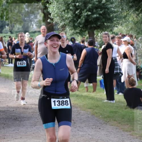 31.08.2025 - Elbe Triathlon Hamburg Luisa Fischer http://msf.ph/oto/8670728 31.08.2025 11:53:02 Laufen 1425, 1388 meine-sportfotos.de