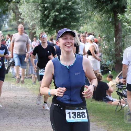 31.08.2025 - Elbe Triathlon Hamburg Luisa Fischer http://msf.ph/oto/8670732 31.08.2025 11:53:03 Laufen 1425, 40, 1388 meine-sportfotos.de