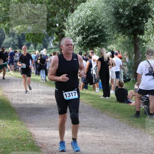 31.08.2025 - Elbe Triathlon Hamburg Luisa Fischer http://msf.ph/oto/8670773 31.08.2025 11:53:24 Laufen 431, 2, 1317 meine-sportfotos.de