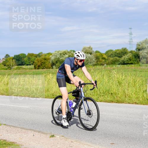 31.08.2025 - Elbe Triathlon Hamburg Michael Burmester http://msf.ph/oto/8670784 31.08.2025 10:00:59 Radfahren 427, 825 meine-sportfotos.de