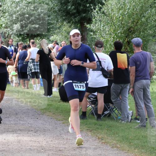 31.08.2025 - Elbe Triathlon Hamburg Luisa Fischer http://msf.ph/oto/8670789 31.08.2025 11:53:27 Laufen 1431, 1575 meine-sportfotos.de