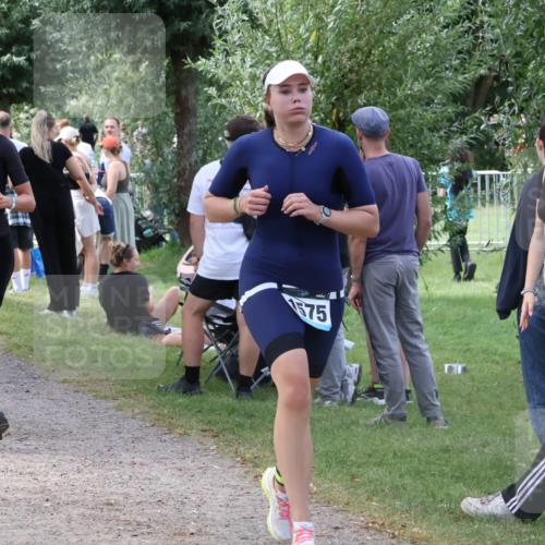 31.08.2025 - Elbe Triathlon Hamburg Luisa Fischer http://msf.ph/oto/8670791 31.08.2025 11:53:27 Laufen 431, 1575 meine-sportfotos.de