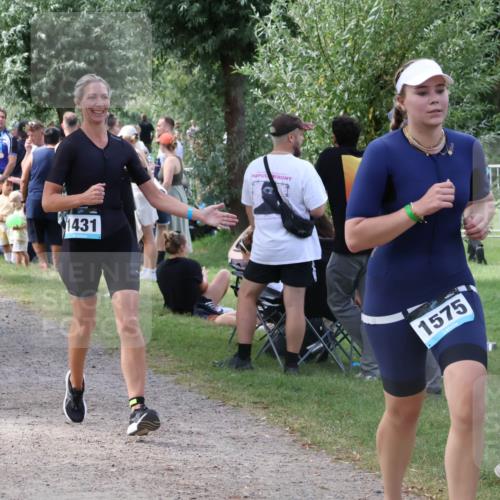 31.08.2025 - Elbe Triathlon Hamburg Luisa Fischer http://msf.ph/oto/8670794 31.08.2025 11:53:28 Laufen 191, 1431, 1575 meine-sportfotos.de