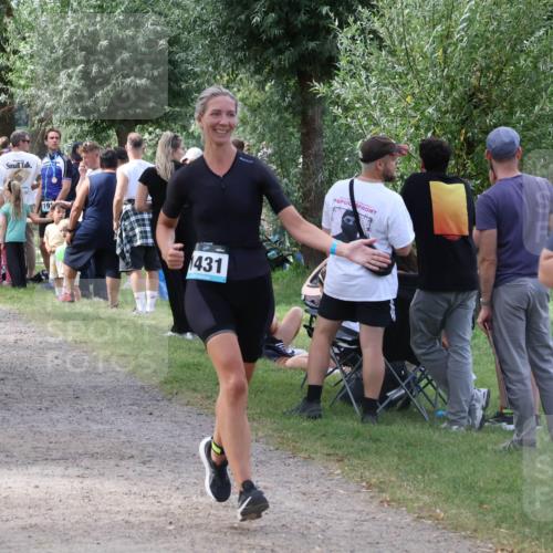31.08.2025 - Elbe Triathlon Hamburg Luisa Fischer http://msf.ph/oto/8670796 31.08.2025 11:53:28 Laufen 588, 19, 431, 157 meine-sportfotos.de