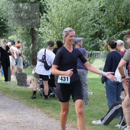 31.08.2025 - Elbe Triathlon Hamburg Luisa Fischer http://msf.ph/oto/8670800 31.08.2025 11:53:29 Laufen 1431 meine-sportfotos.de