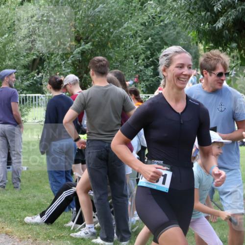 31.08.2025 - Elbe Triathlon Hamburg Luisa Fischer http://msf.ph/oto/8670806 31.08.2025 11:53:30 Laufen 31 meine-sportfotos.de
