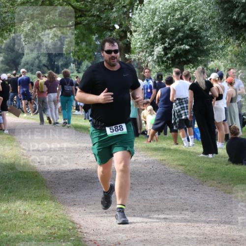 31.08.2025 - Elbe Triathlon Hamburg Luisa Fischer http://msf.ph/oto/8670807 31.08.2025 11:53:33 Laufen 588 meine-sportfotos.de