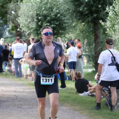 31.08.2025 - Elbe Triathlon Hamburg Luisa Fischer http://msf.ph/oto/8670831 31.08.2025 11:54:01 Laufen 1980, 1311 meine-sportfotos.de