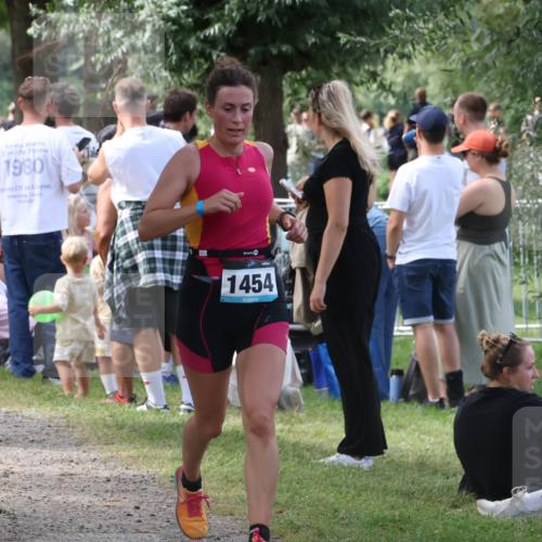 31.08.2025 - Elbe Triathlon Hamburg Luisa Fischer http://msf.ph/oto/8670846 31.08.2025 11:54:06 Laufen 1980, 1454 meine-sportfotos.de