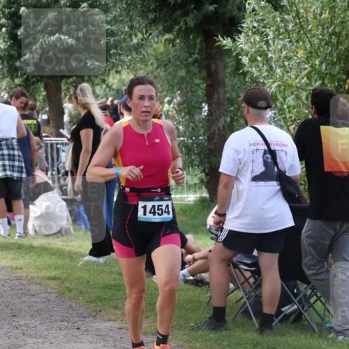 31.08.2025 - Elbe Triathlon Hamburg Luisa Fischer http://msf.ph/oto/8670855 31.08.2025 11:54:07 Laufen 1454 meine-sportfotos.de
