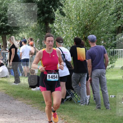 31.08.2025 - Elbe Triathlon Hamburg Luisa Fischer http://msf.ph/oto/8670860 31.08.2025 11:54:08 Laufen 1454 meine-sportfotos.de